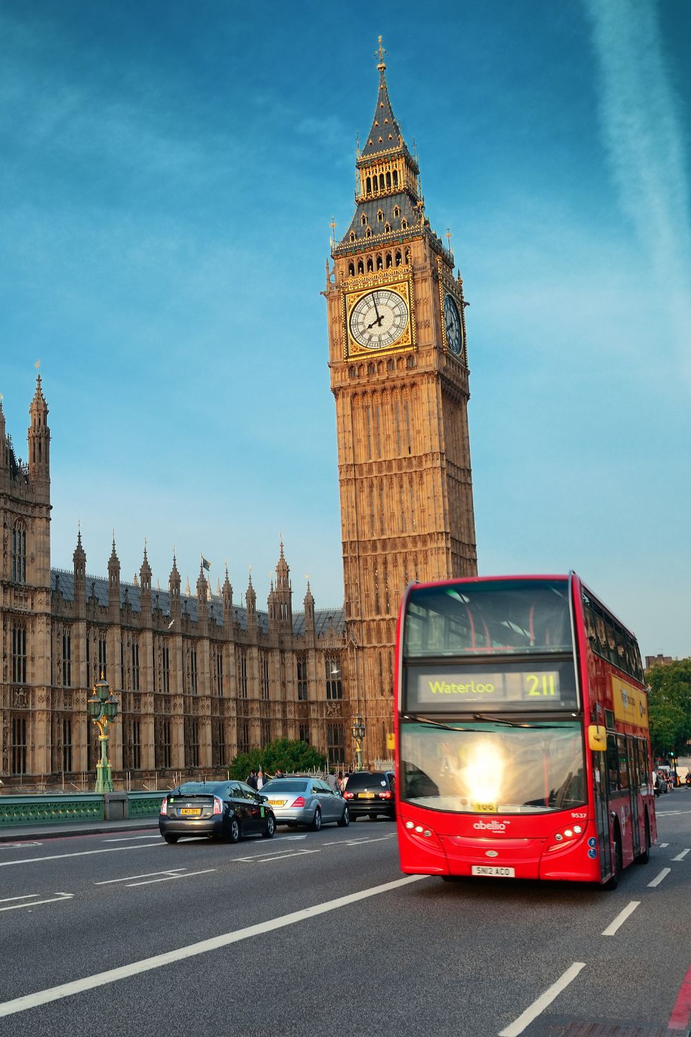 Explore the perfect 11–13 day itinerary through London, Paris, and Switzerland—complete with where to stay, what to see, and how to travel between each iconic destination. London Paris Switzerland Itinerary, Paris Itinerary, London Itinerary, Europe Itinerary, London Paris Switzerland Italy, Italy Itinerary, Things To Do, London Travel Tips, London Things To Do, Paris Things To Do, Paris At Night, Best Tours, Where To Stay